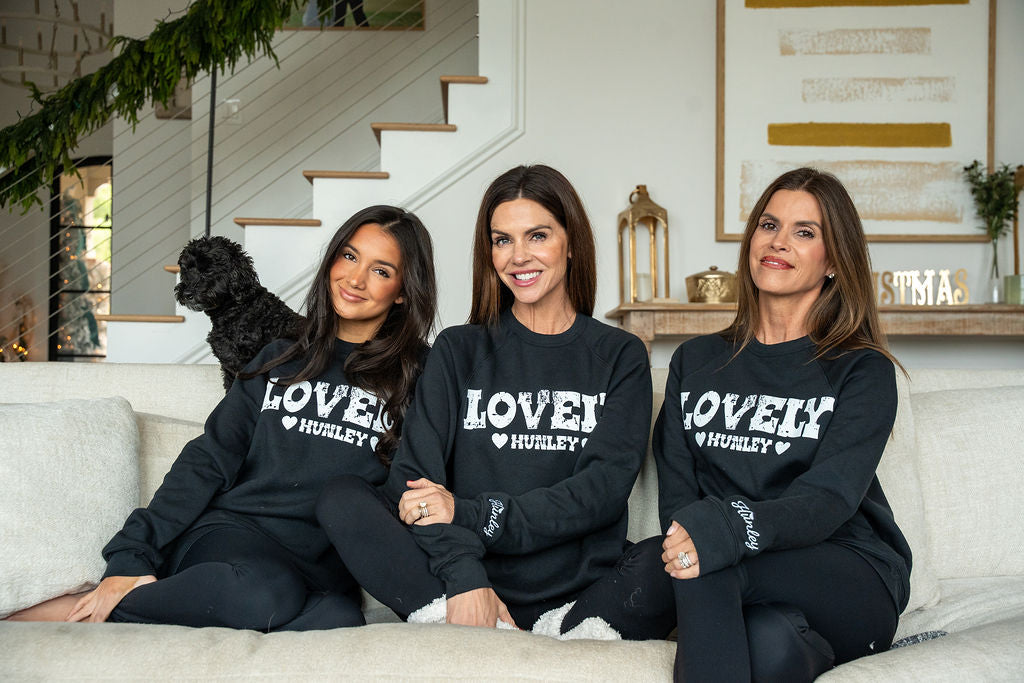 LOVELY HUNLEY CREWNECK
